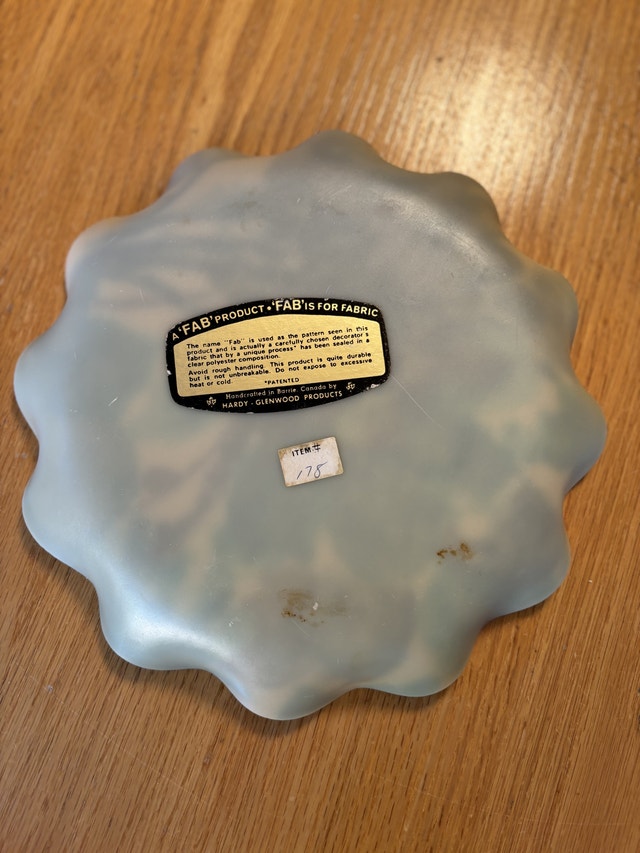Vintage 9” Scalloped Edge FAB Tray Made in Barrie ON - photo 2