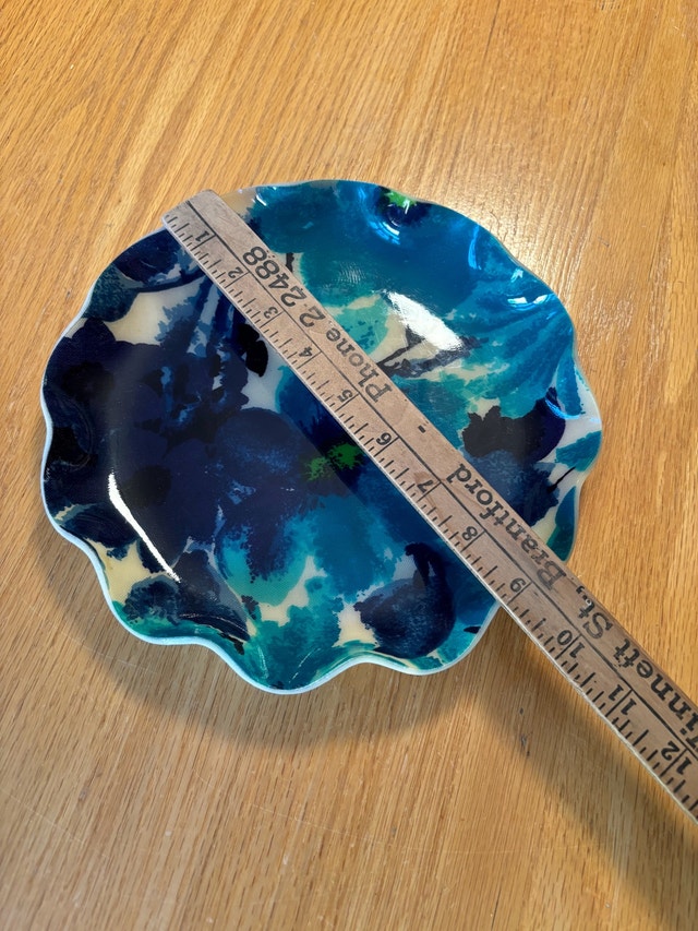 Vintage 9” Scalloped Edge FAB Tray Made in Barrie ON - photo 4