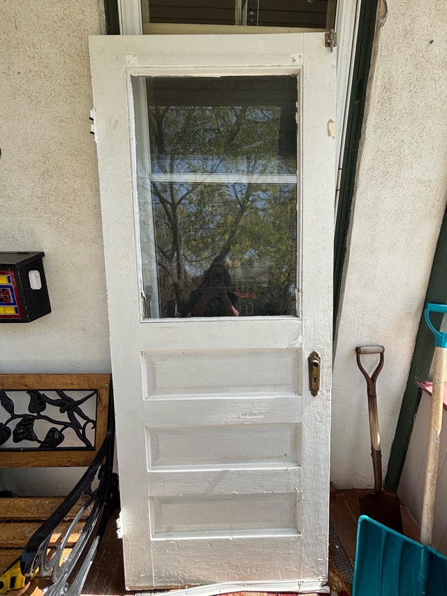 VTG Wood Door with Window (31 1/2”x 79 3/4”x 1 3/4”)
