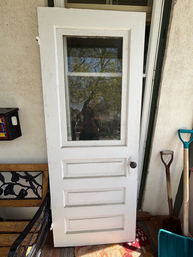 Solid Wood + Window VTG Door (30 1/2” x 78 3/4” x 1 1/2”)