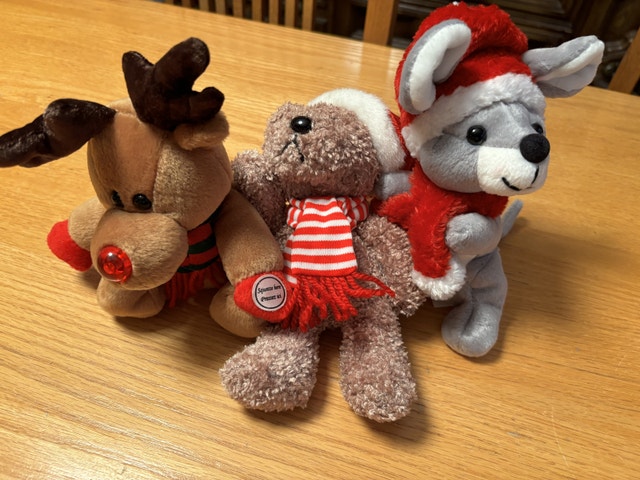 7 Vintage Sears Christmas Plush Toys - yearly collection - photo 2