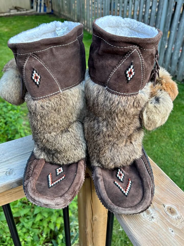 Beaded Furr Mukluk Boots Size 8
