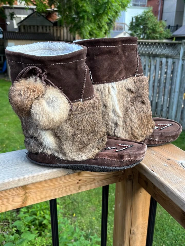 Beaded Furr Mukluk Boots Size 8 - photo 2