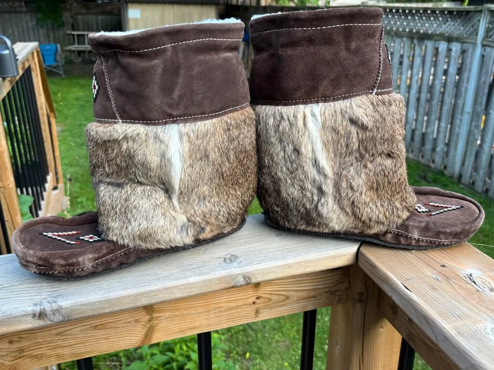 Beaded Furr Mukluk Boots Size 8 - photo 3