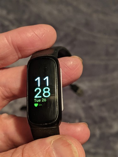 Fitbit Inspire 3 Health and Fitness Tracker, Black w small scrat