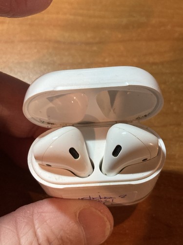 Apple AirPods 2nd Generation with Charging Case - White - photo 5