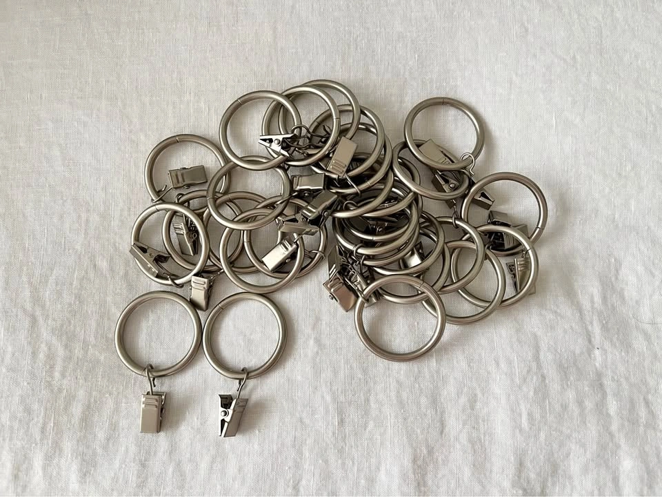 1 1/2” Curtain rings with clips (for 1” curtain rods) (28 total)