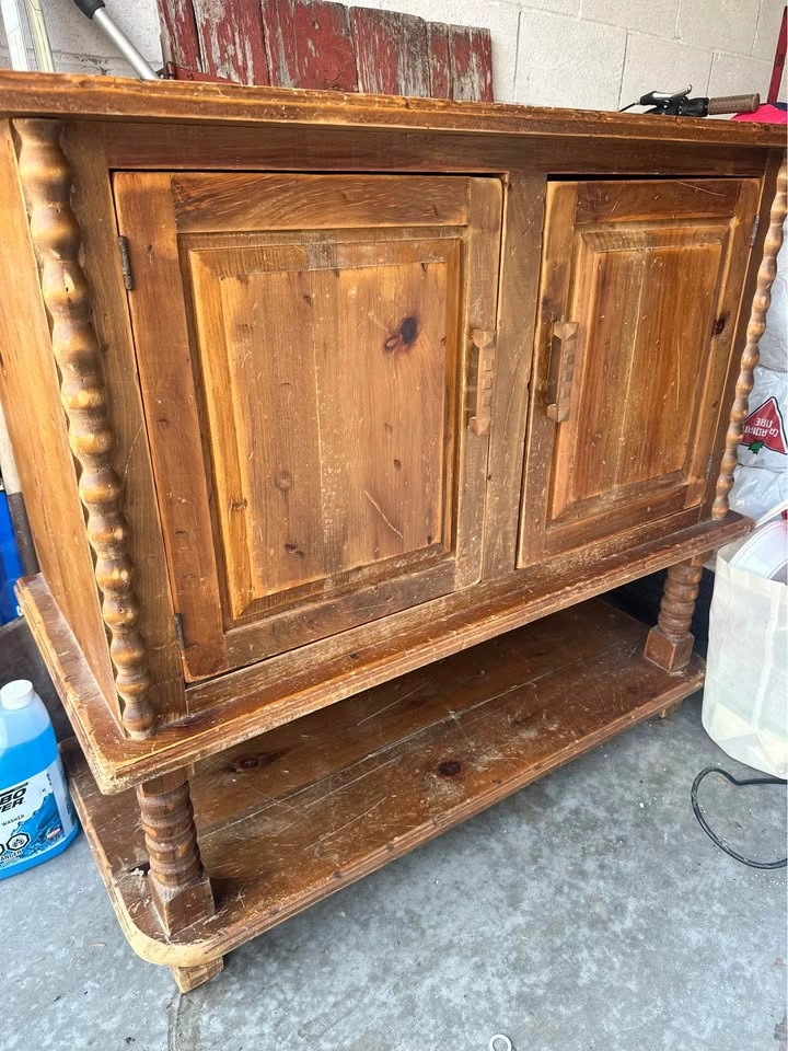 Solid wood very heavy rustic cabinet sideboard - photo 2