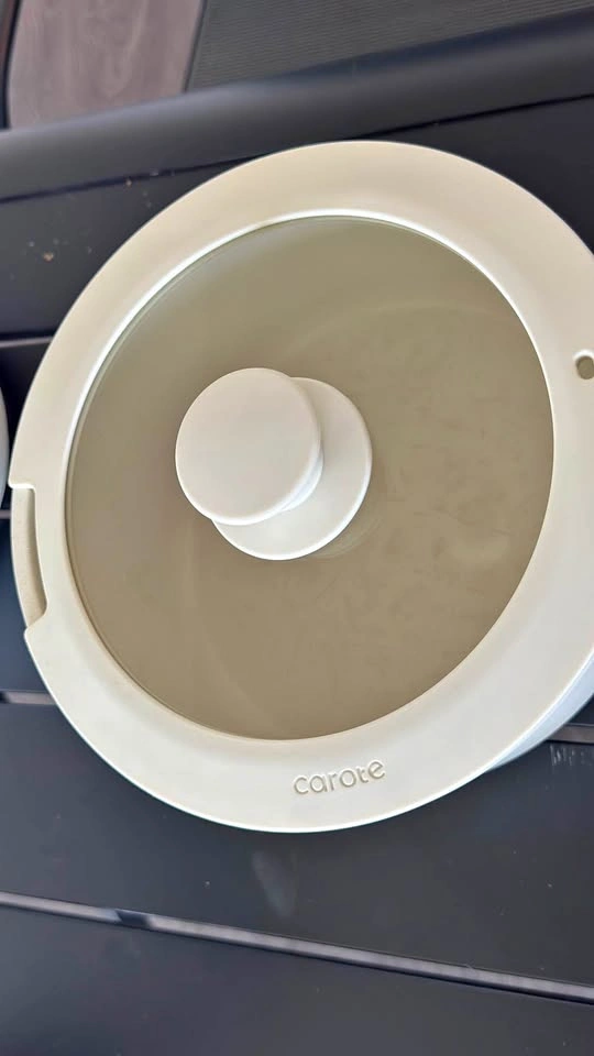 Carote White Ceramic Pot with Lid