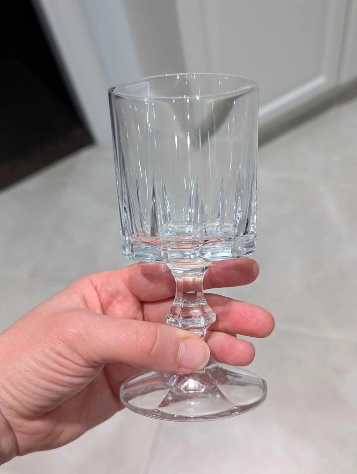 7 Crystal D’arques France 6oz Crystal Wine Glasses - photo 2
