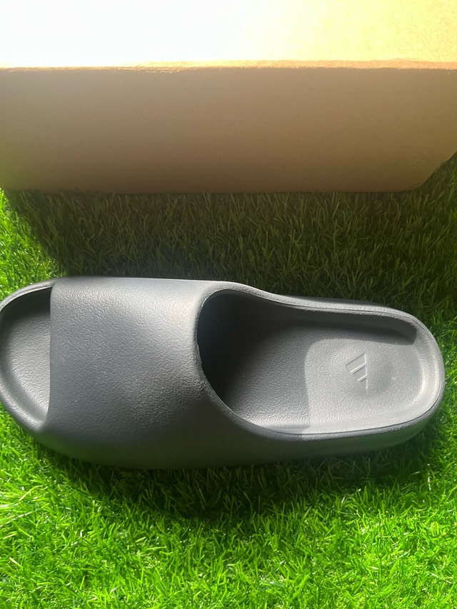 Yeezy Adidas Slides - photo 4