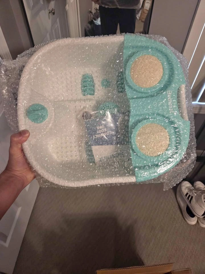 Compact foot spa