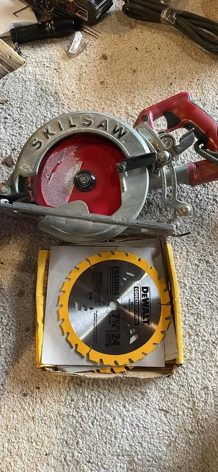 Skillsaw magnesium with 5 new blades