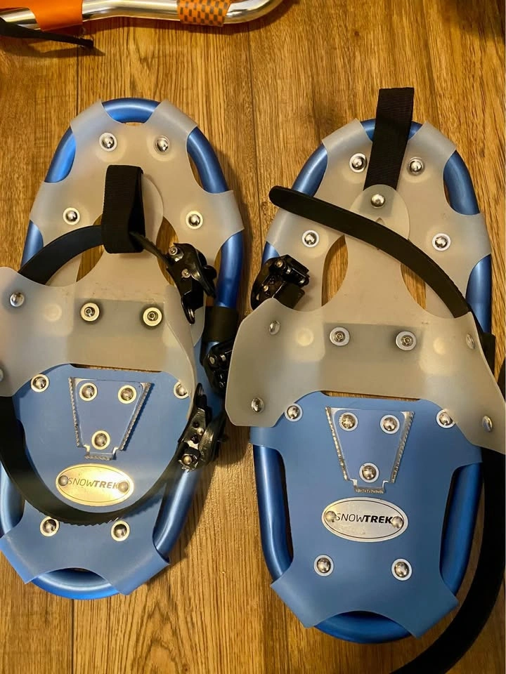 Snowshoes SNOWTREK Aluminum with Carrying Bag 80.00 for both - photo 4