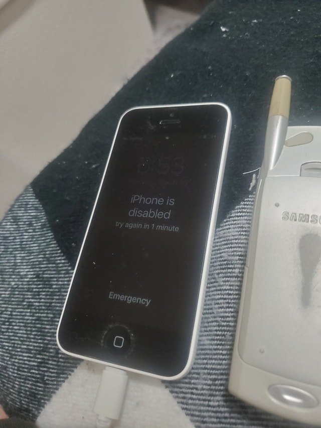 2 antique phones - photo 3