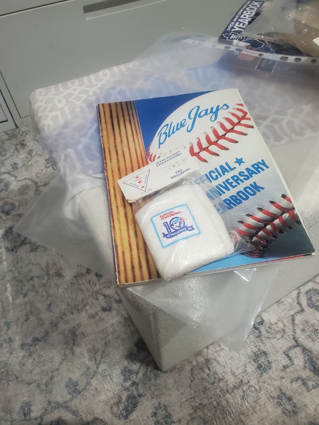 Toronto Blue Jays 1986 10th Anniversary Book and Wristbands