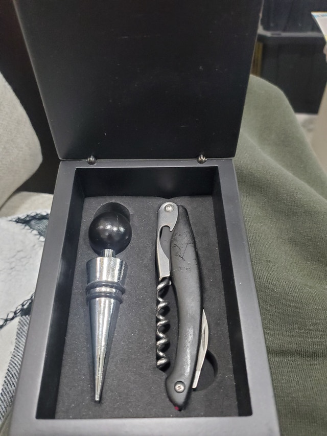 Wine Bottle Accessory Set