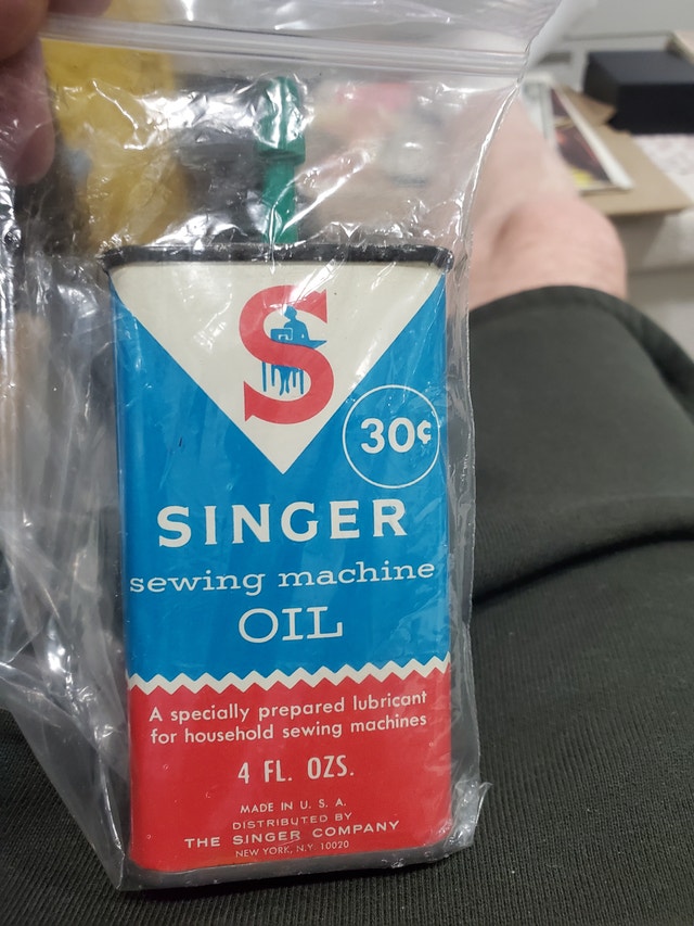 Vintage Singer Oil Can Full - photo 2