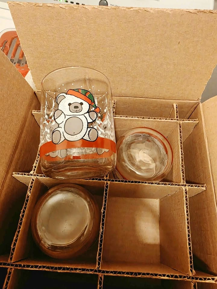 Christmas Holiday Polar Bear Glasses Set