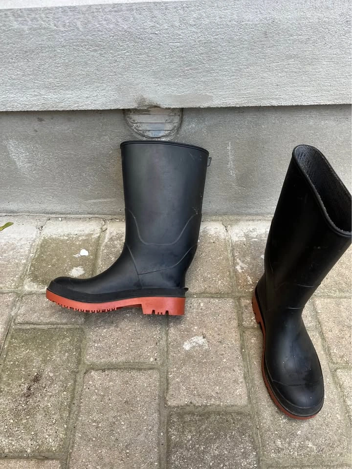 Waterproof gardening boots, size 7 - photo 2