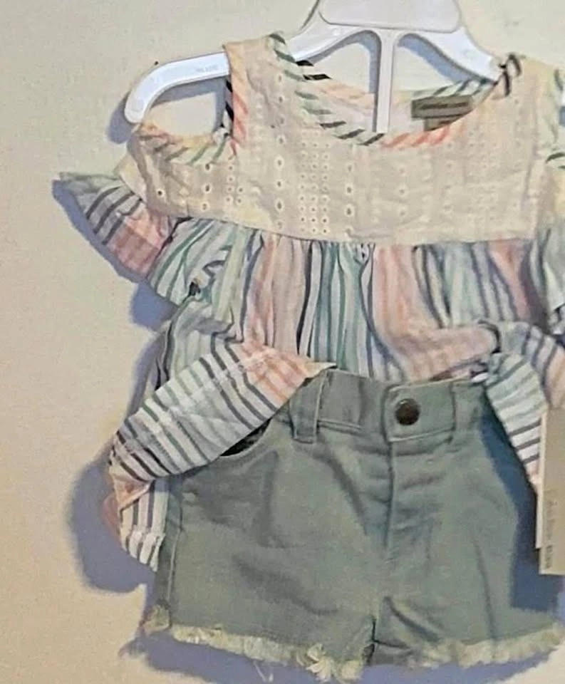 GIRLS SHORTS SUIT (2 PC) SIZE 24 MONTHS - CALVIN KLEIN