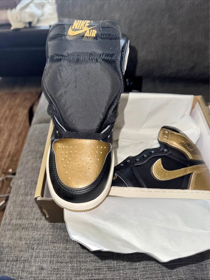 Nike Air Jordan 1 Retro High OG Metallic Gold size 10 Men’s