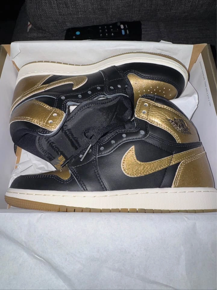 Nike Air Jordan 1 Retro High OG Metallic Gold size 10 Men’s - photo 3