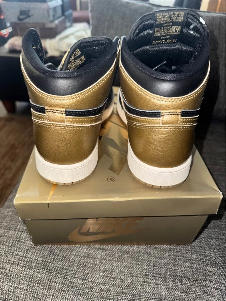Nike Air Jordan 1 Retro High OG Metallic Gold size 10 Men’s - photo 4