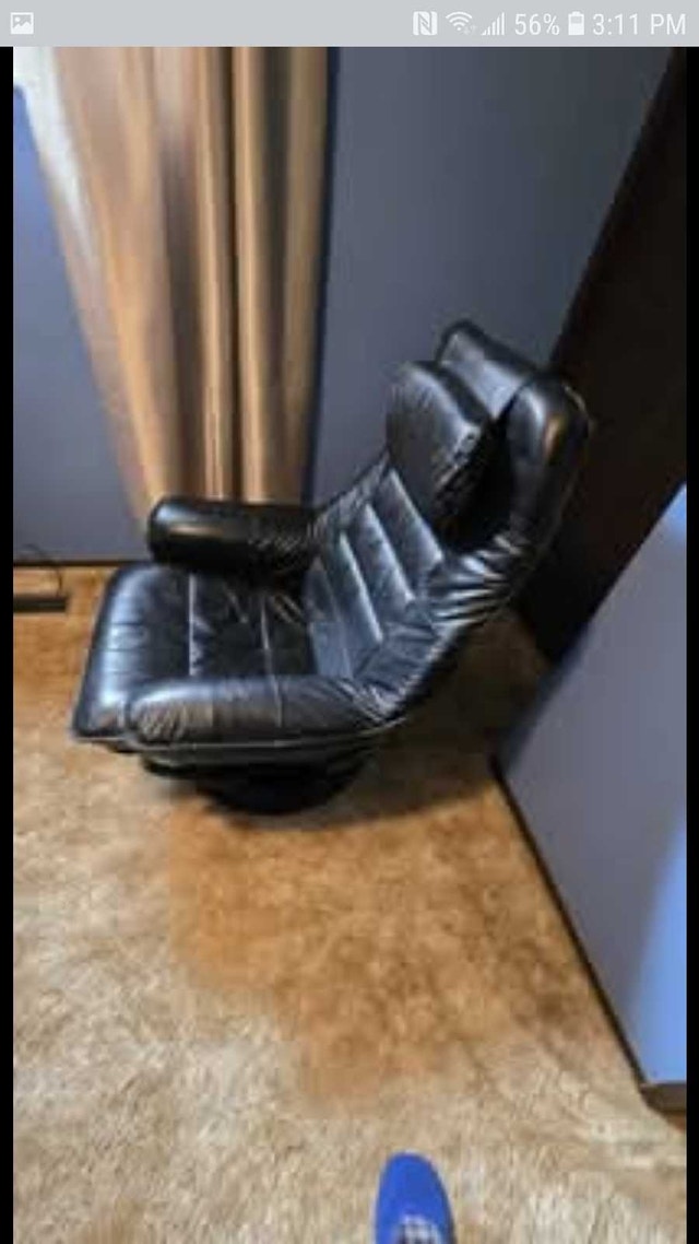 Black Leather Swivel Arm Chair - photo 2