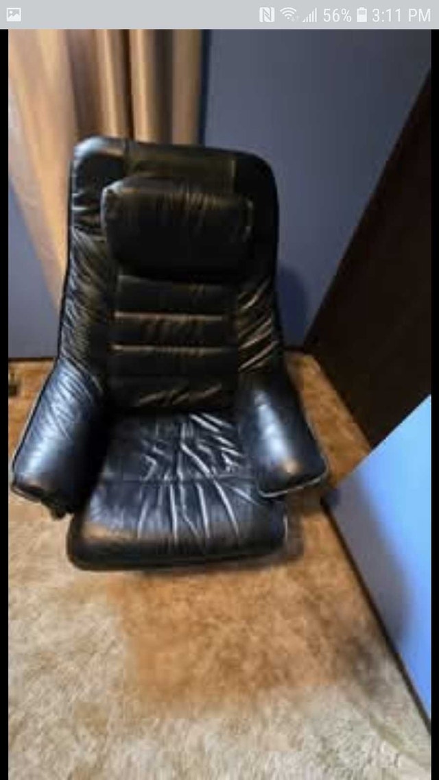 Black Leather Swivel Arm Chair - photo 3