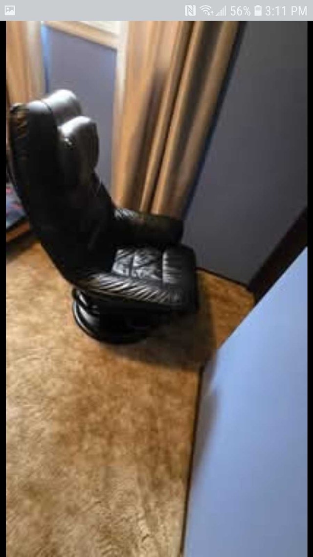 Black Leather Swivel Arm Chair - photo 4