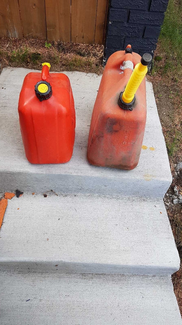 Jerry/ Gas Cans 9.5 Litre & 15 Litre - photo 2