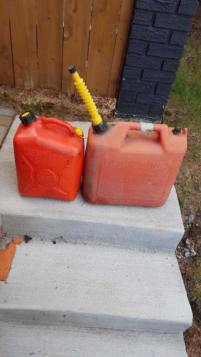 Jerry/ Gas Cans 9.5 Litre & 15 Litre - photo 3