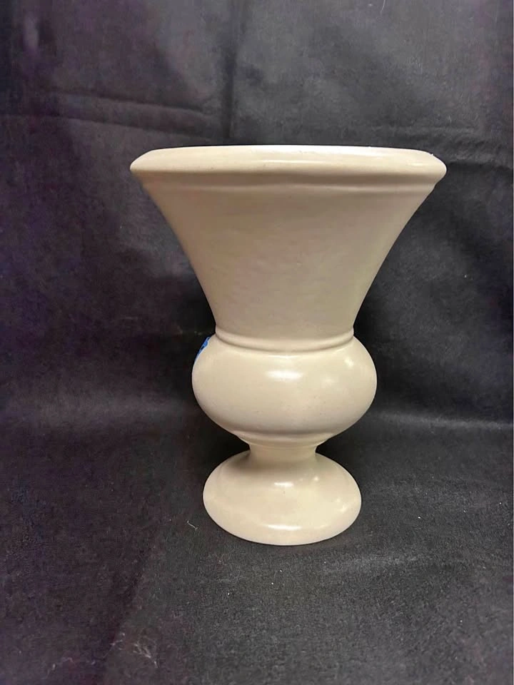Haeger USA Ivory Pedestal Vase #574