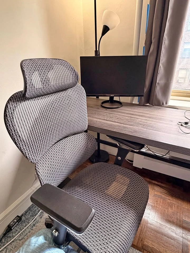 Desk Chair, Monitor