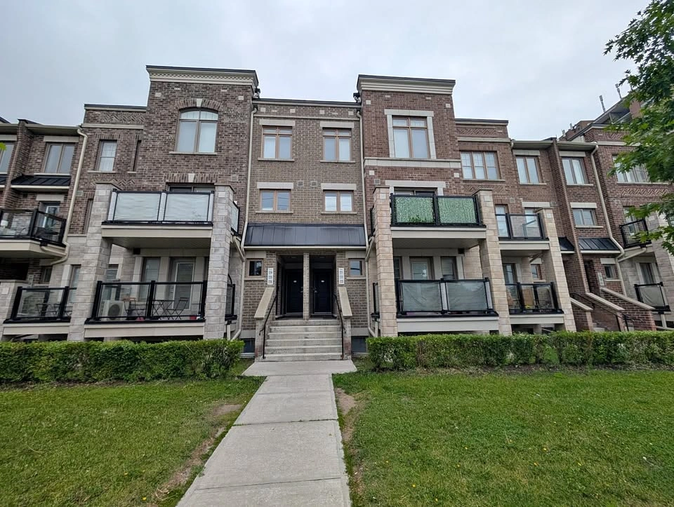 2 Beds 1.5 Baths Townhouse