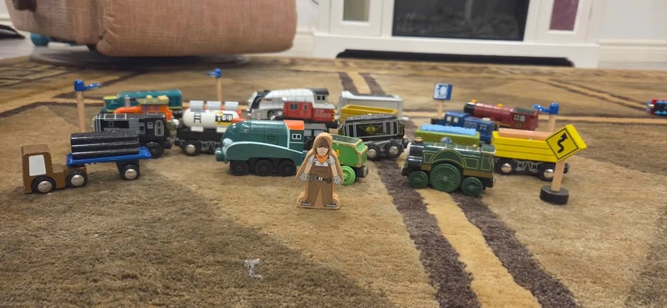 Metal/Wooden Thomas & Friends Train set and plastic track - photo 2