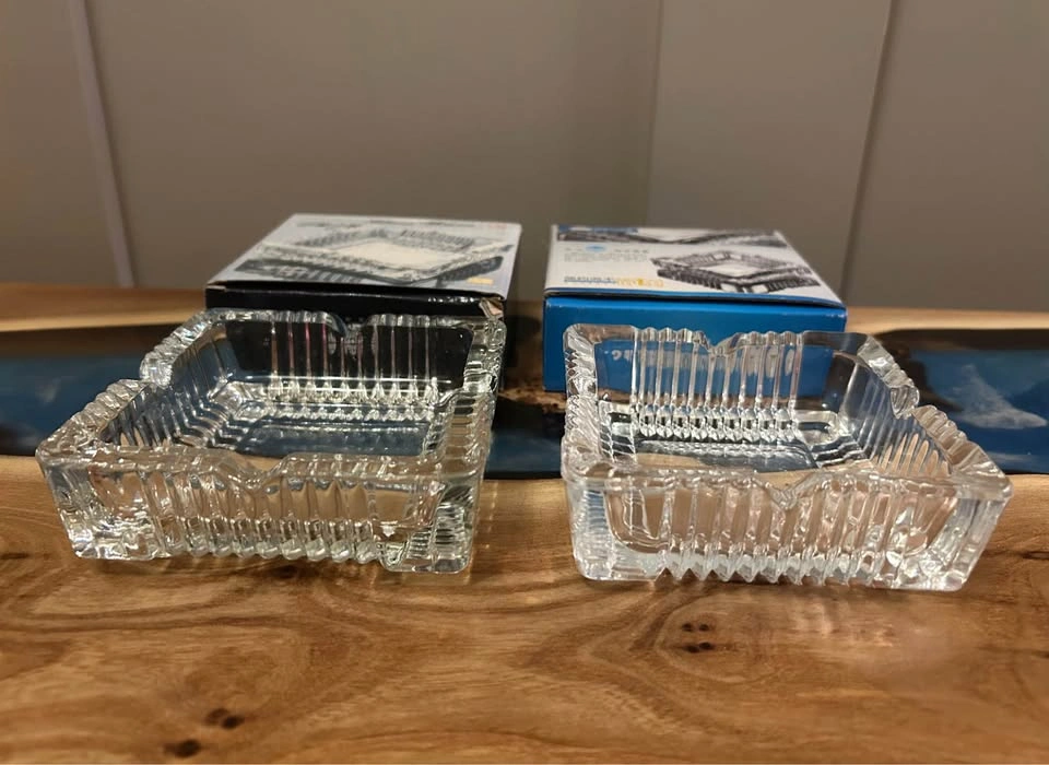 NEW - Set of 2 Glass Square Ashtrays - photo 3