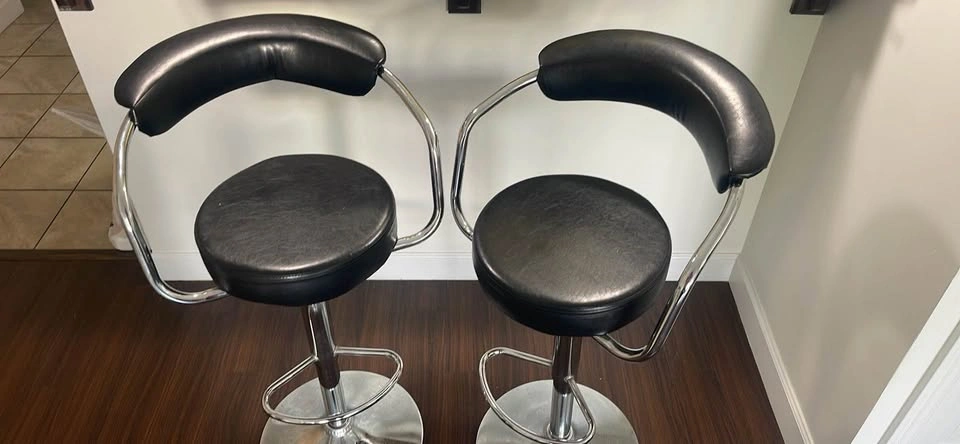 Set of 2 Swivel Bar Stools - Black Leather - Excellent Condition - photo 2