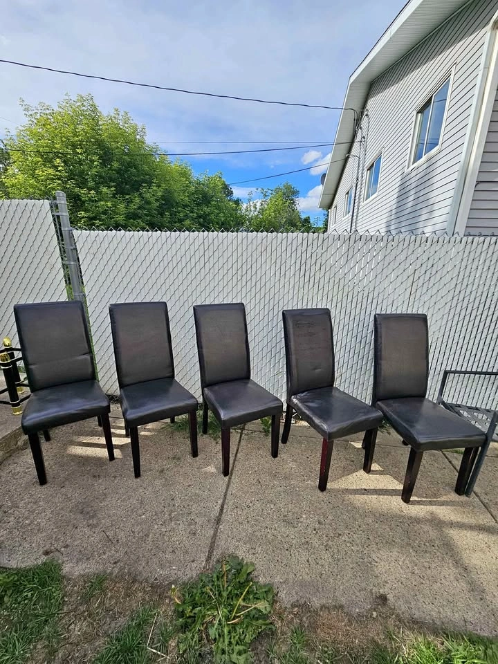 Set of 5 dining chairs