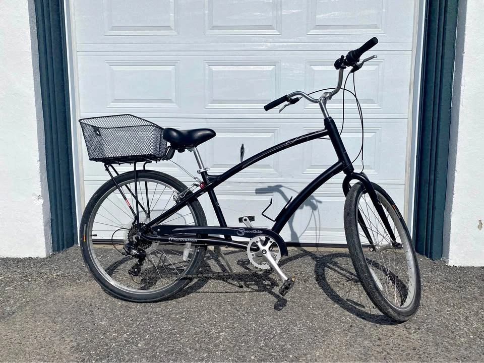 Manhattan Smoothie Cruiser Bike / Matte Black / Medium / 26” rim