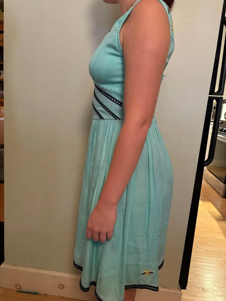 XS Knitted Dove Aqua Scalloped Dirndl V-Neck Embroidered Dress - photo 3