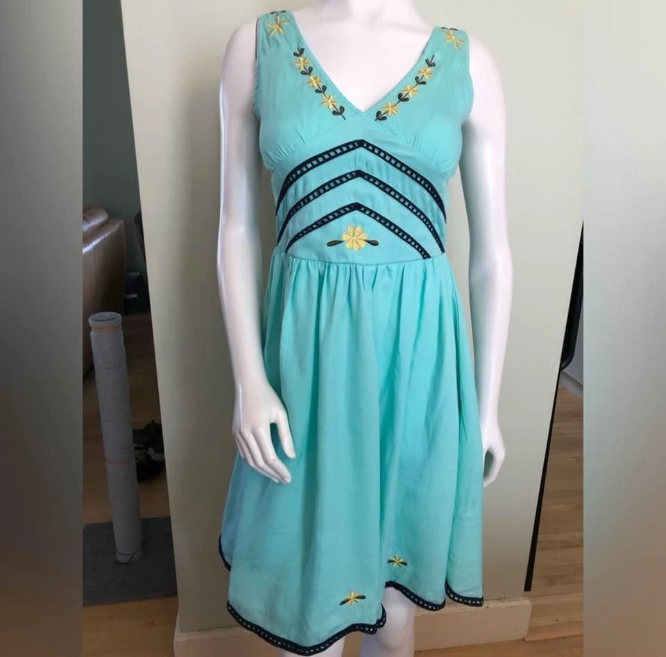 XS Knitted Dove Aqua Scalloped Dirndl V-Neck Embroidered Dress - photo 5