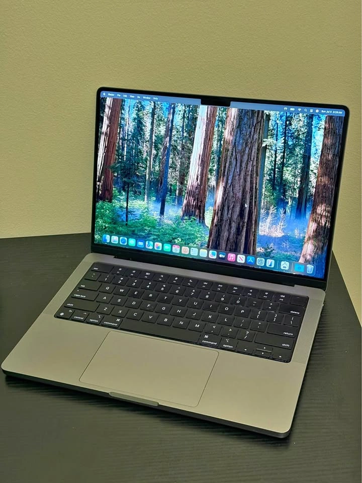 MacBook Pro 14-inch, 2023 M3 16GB RAM 512SSD Space grey