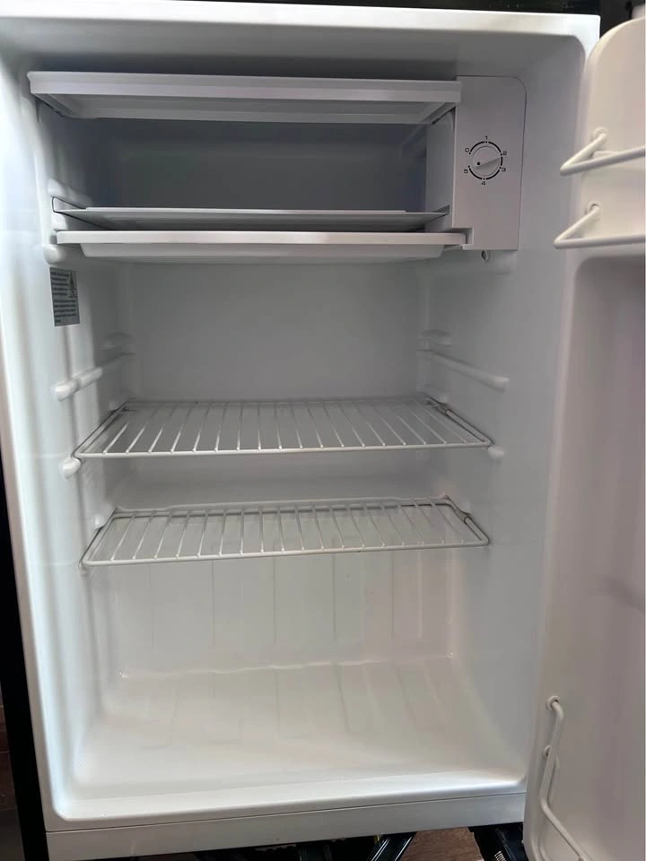 Hamilton Beach Mini Fridge - photo 4