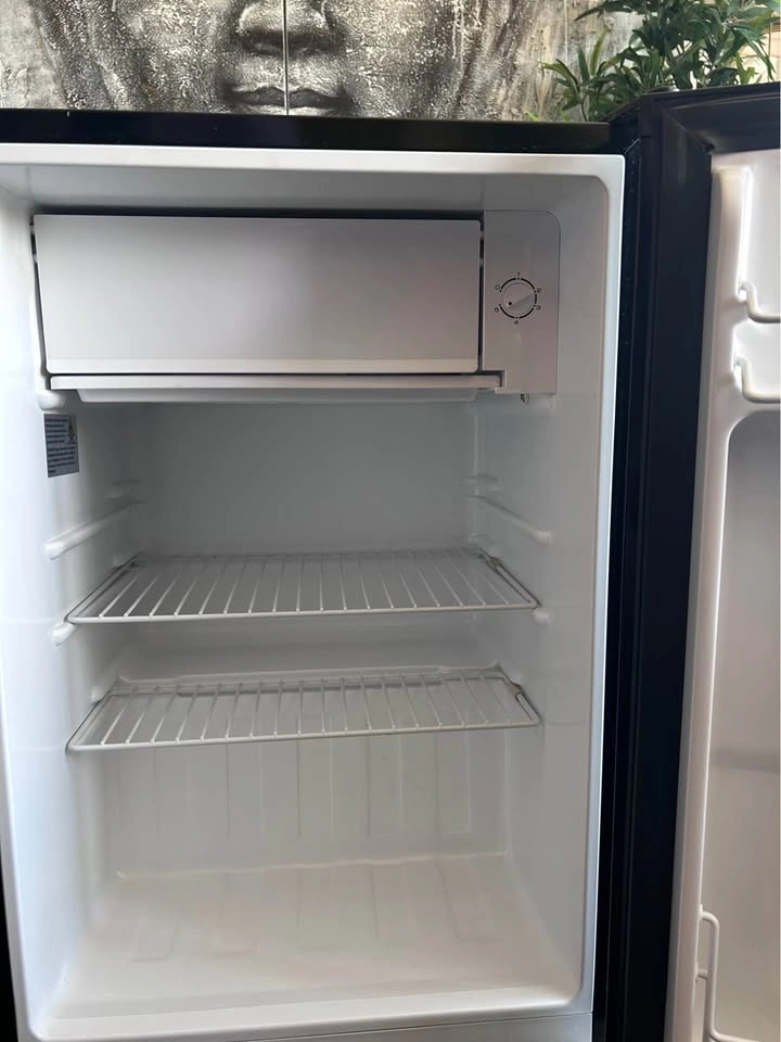 Hamilton Beach Mini Fridge - photo 5