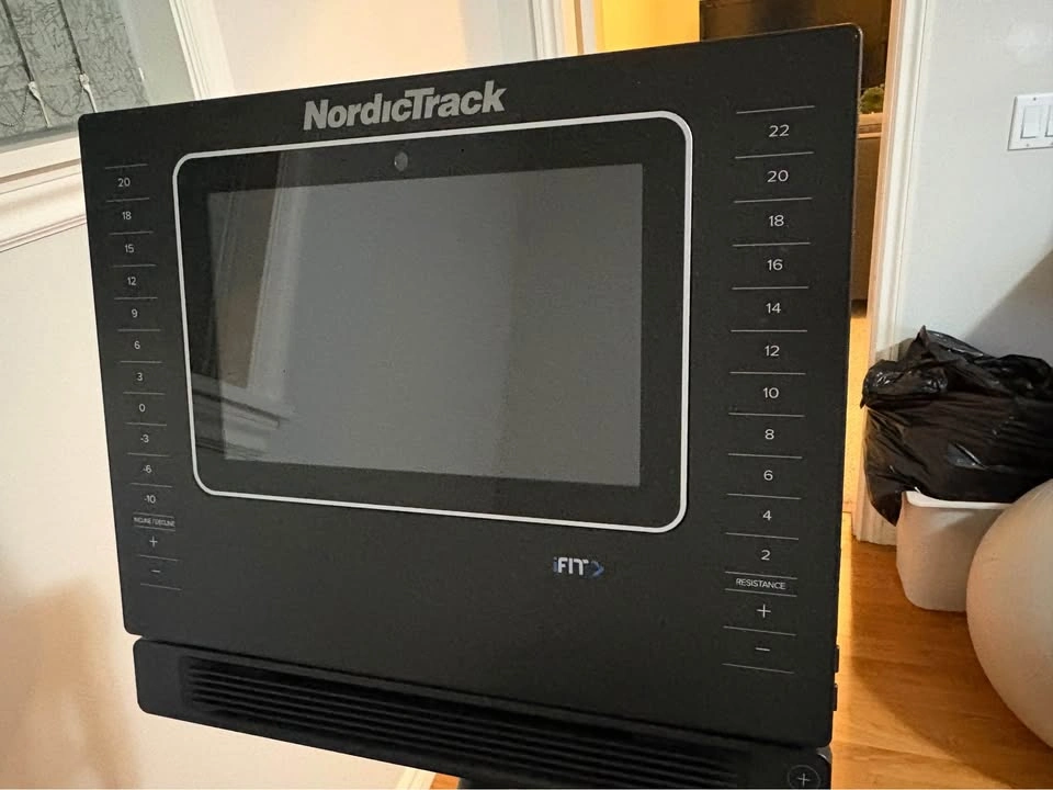 NordicTrack Commercial S10i Studio Cycle – Excellent Condition! - photo 3