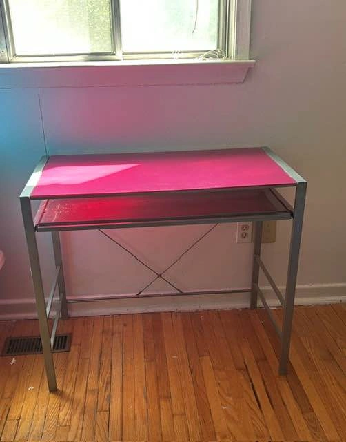 Pink acrylic desk - photo 2