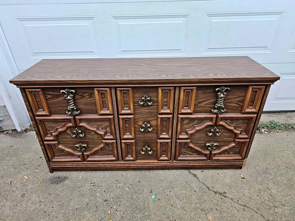 Solid DeFehr 9-Drawer Vintage Dresser – Made in Canada