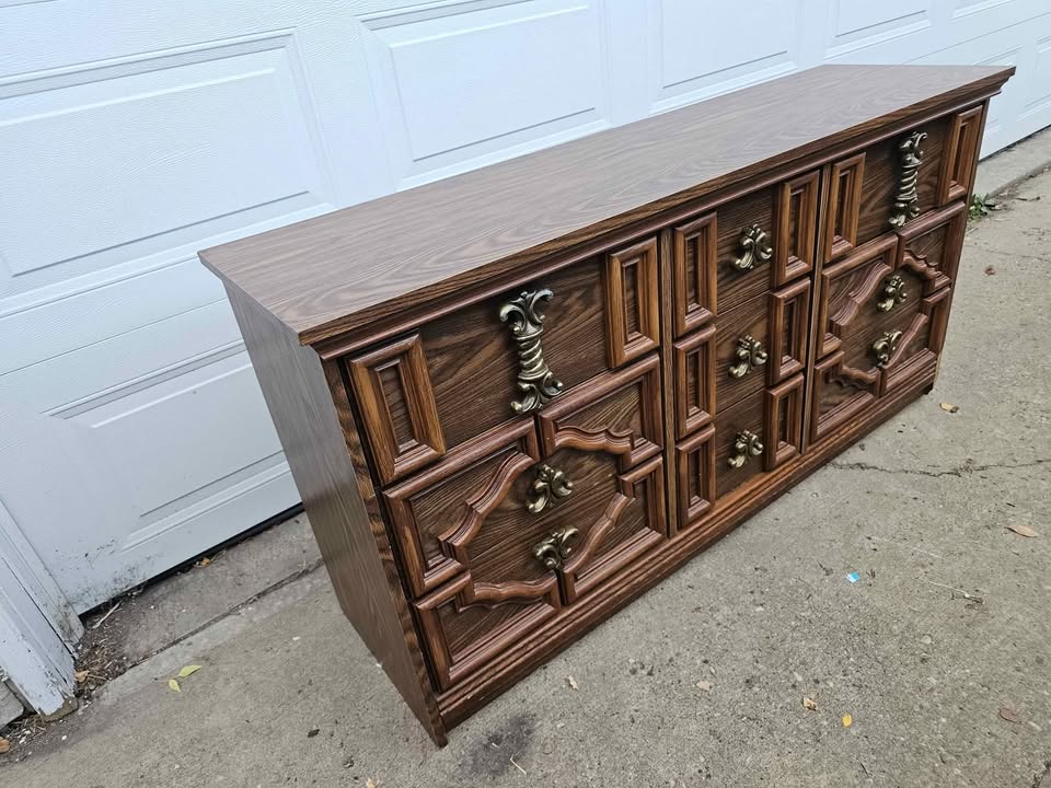 Solid DeFehr 9-Drawer Vintage Dresser – Made in Canada - photo 3